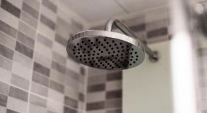 Hoe onderhoud je de douche?